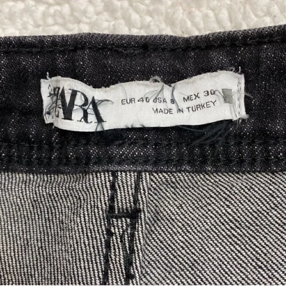 Zara Ankle Mid-rise Black Flare Jeans (Size 8) - Picture 9 of 10